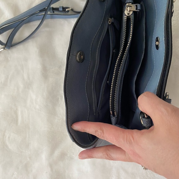 Coach Blue Leather Shoulder Bag with Structured Design - Picture 5 of 7